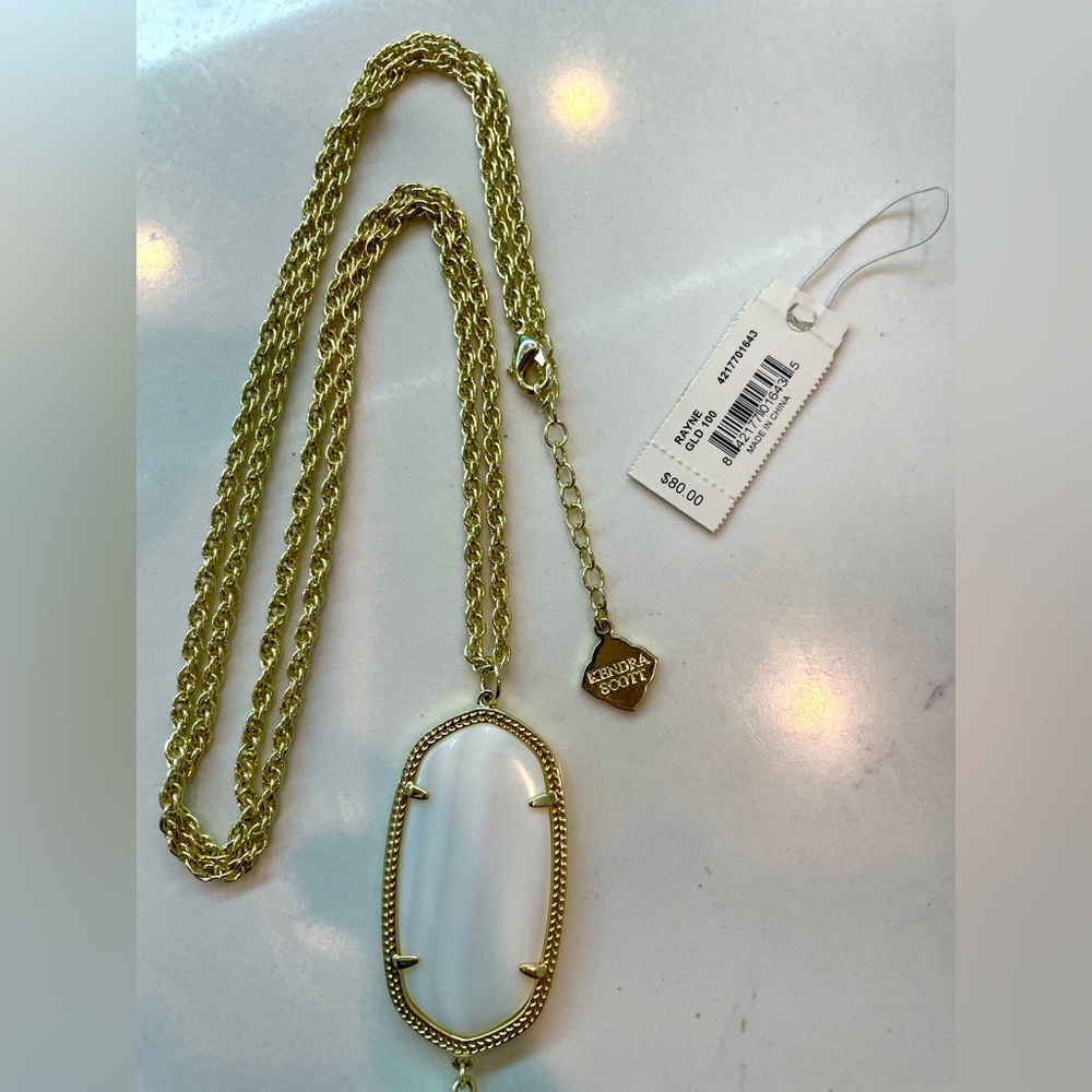 KENDRA SCOTT RAYNE GOLD AND WHITE PENDANT NECKLACE